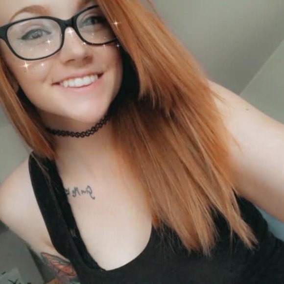 Profile Picture of Catherine Hornecker (@corajoanie) on Poshmark