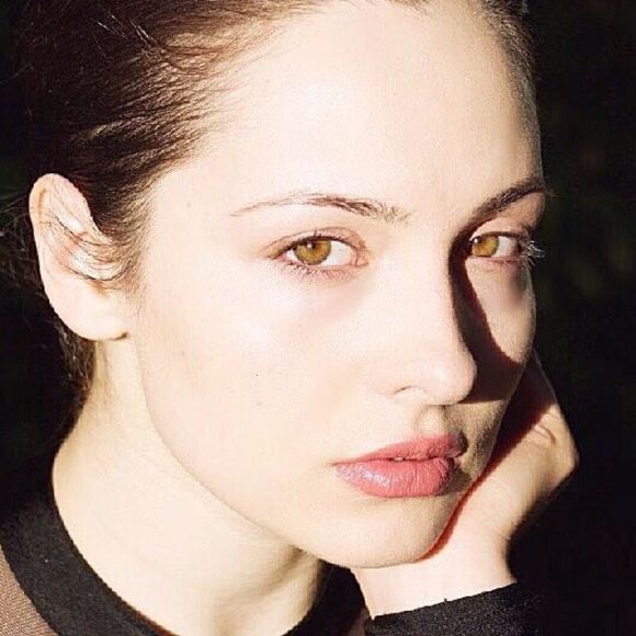 Profile Picture of Bee Bushka (@beckybushgirl) on Poshmark