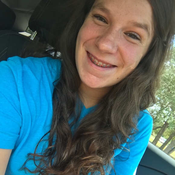 Profile Picture of Cheyenne Teubert (@cteub) on Poshmark