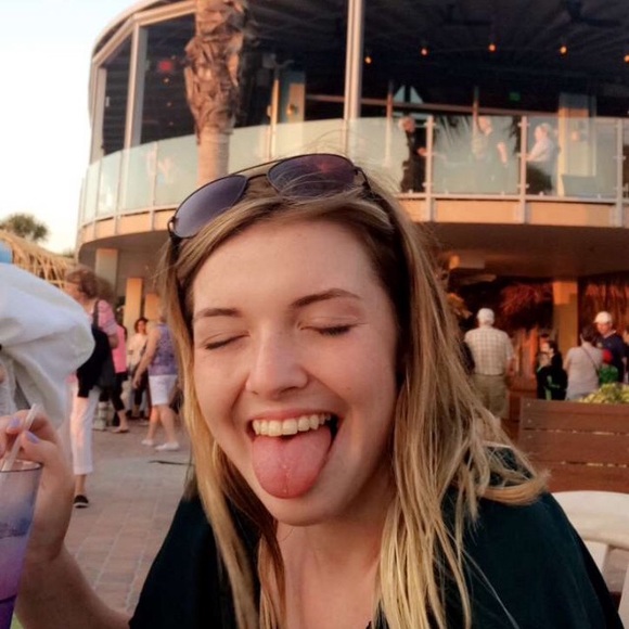 Profile Picture of Taylor Harmon (@gfhkd) on Poshmark