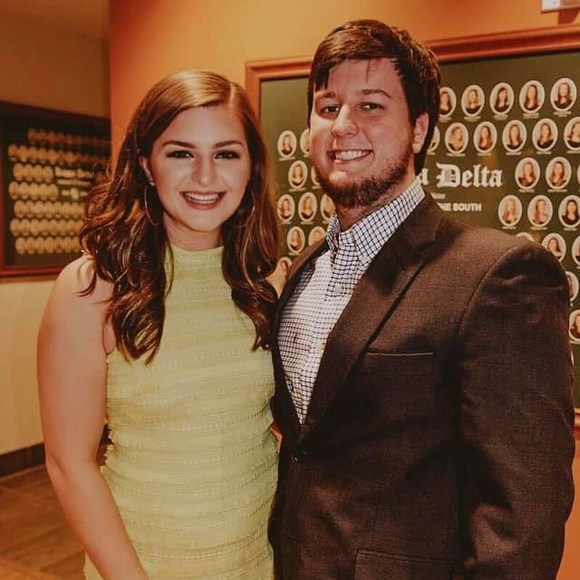 Profile Picture of Danielle Watts (@daniwatts10) on Poshmark