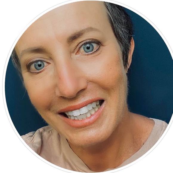 Profile Picture of Kelly Blough (@kellyblough) on Poshmark