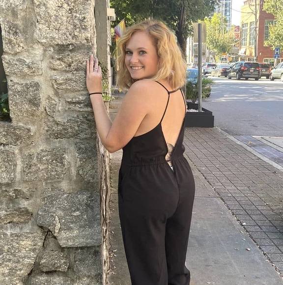 Bailey Perkins - Poshmark Profile Picture of Bailey Perkins (@baileymp6) on Poshmark