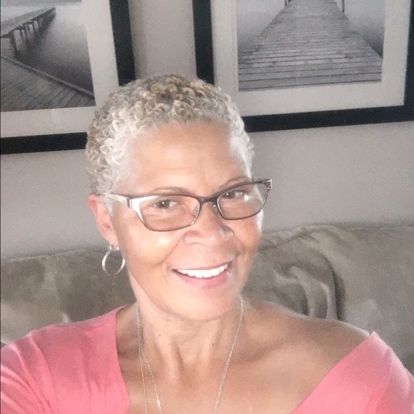 Profile Picture of Valena Scott (@svalenas) on Poshmark