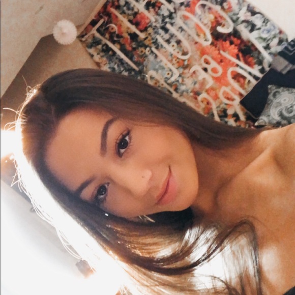 Profile Picture of Hannah Mcdevitt (@hannahmcdevitt_) on Poshmark