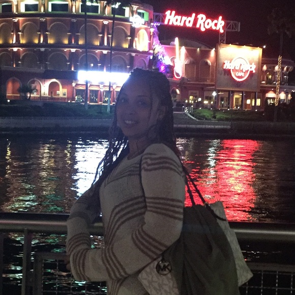 Sheree Mogro - Poshmark Profile Picture of Sheree Mogro (@shereelcharles) on Poshmark