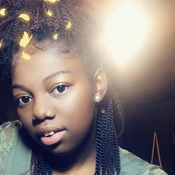 Profile Picture of Zarmesha Russey (@zyessur) on Poshmark