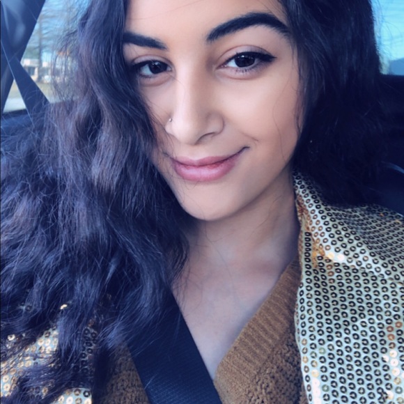 Profile Picture of Robah Qutob (@robahq) on Poshmark
