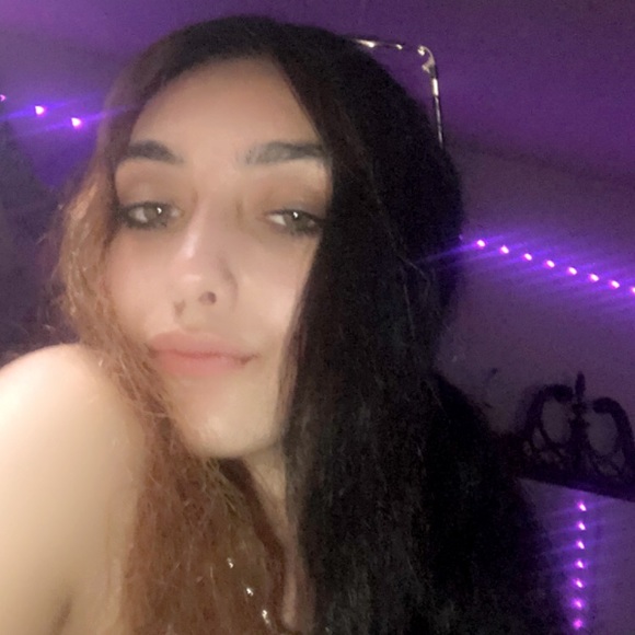 Profile Picture of Lasandra Ahquin (@lasandraahquin) on Poshmark