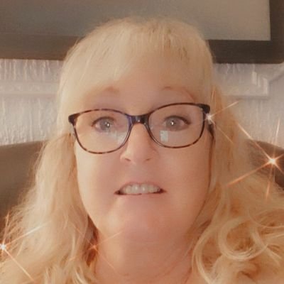 Profile Picture of Anne McConnell ☘☘🦋🦋 (@islay13) on Twitter