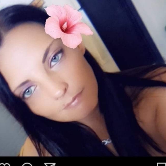 Profile Picture of Monica Gorum (@monicagorum87) on Poshmark