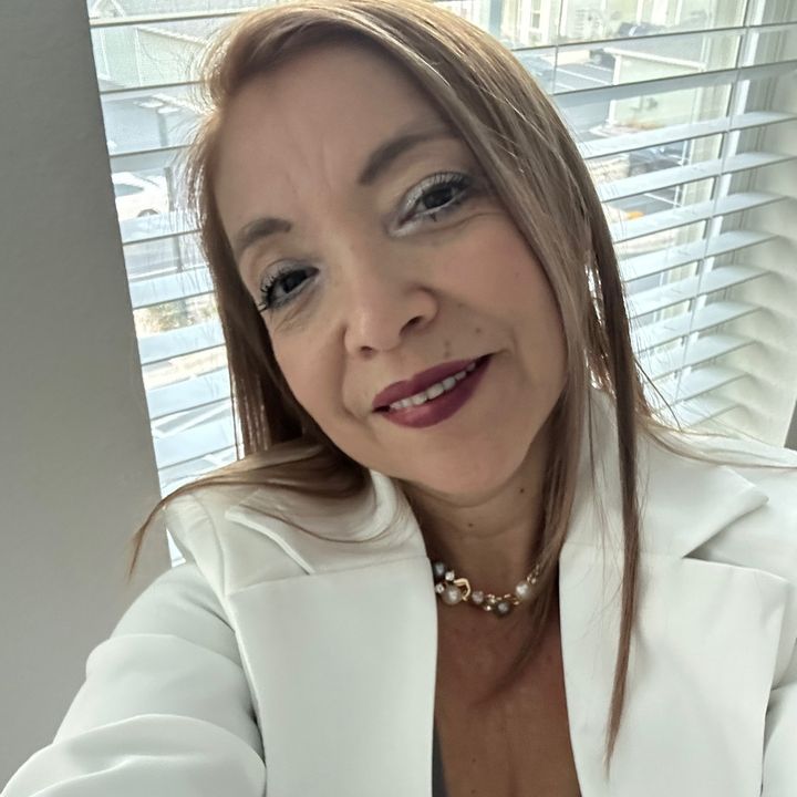 Profile Picture of L. Marielly (@luzotalvaroo) on Tiktok