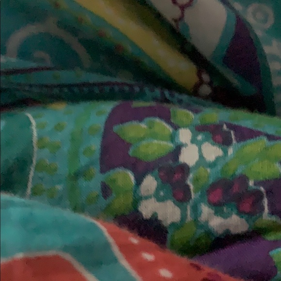 Profile Picture of Farah Ullah (@fash1012) on Poshmark