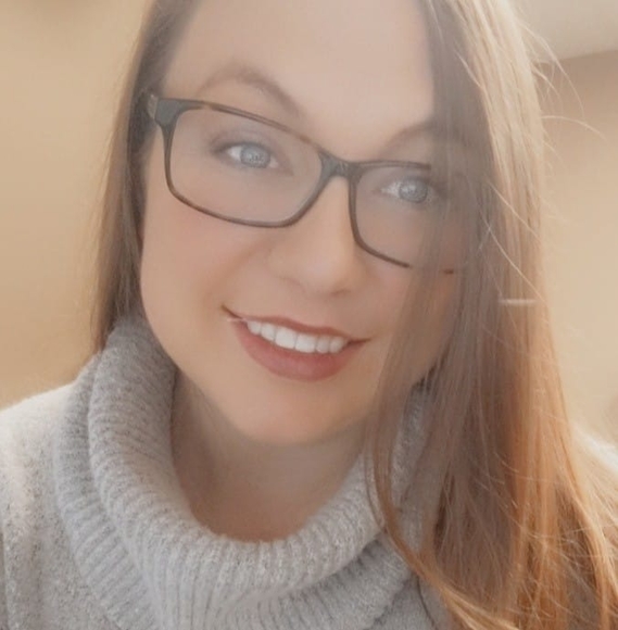 Profile Picture of Amanda Hallauer (@amhalla89) on Poshmark