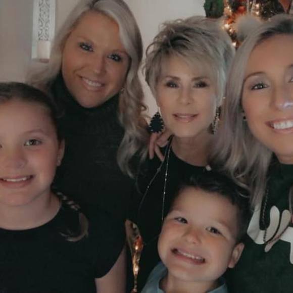 Profile Picture of Gena Curphy (@ggbcurphy) on Poshmark