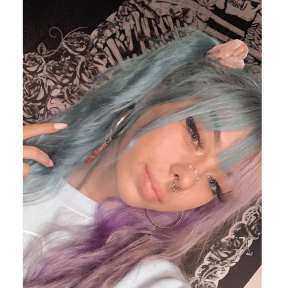 Profile Picture of Allisen Chouinard (@allisenc) on Poshmark