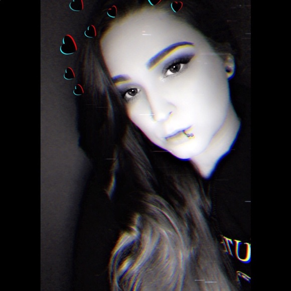 Profile Picture of Samantha Dyal (@samanthaldyal) on Poshmark