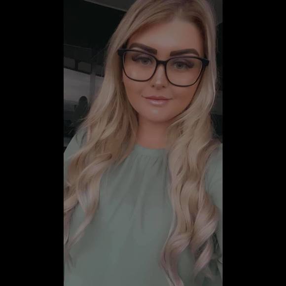 Profile Picture of Ashlee Rootes (@ashleerootes) on Poshmark