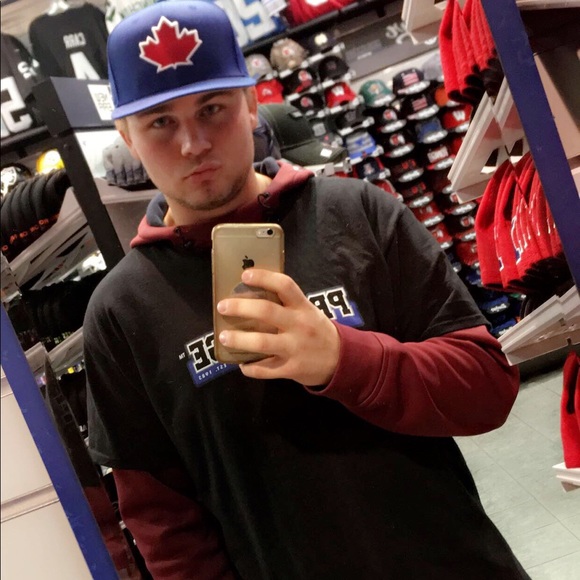 Profile Picture of Darren Wallace (@navylife5) on Poshmark