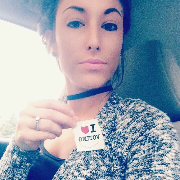 Profile Picture of Danielle Perry (@dbperry1) on Poshmark