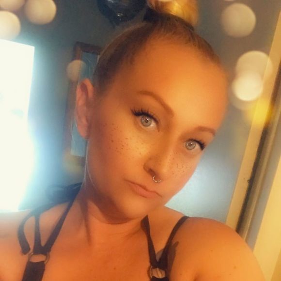 Profile Picture of Amanda Schewe (@amschewe18) on Poshmark