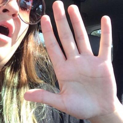 Profile Picture of Fingers/ Ashley (@ellenasfingers) on Twitter