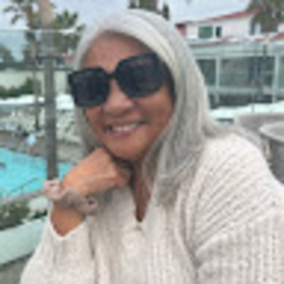 Profile Picture of Gigi Stollar (@gtstollar) on Poshmark