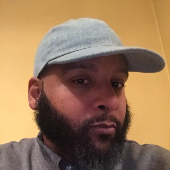 Profile Picture of Eric Frazier (@mahmoud59) on Poshmark