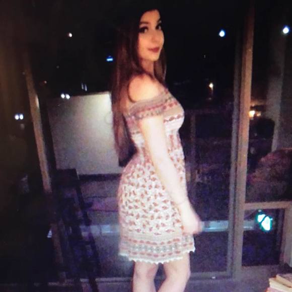 Profile Picture of Ellen Springsteel (@ellenxelizabeth) on Poshmark