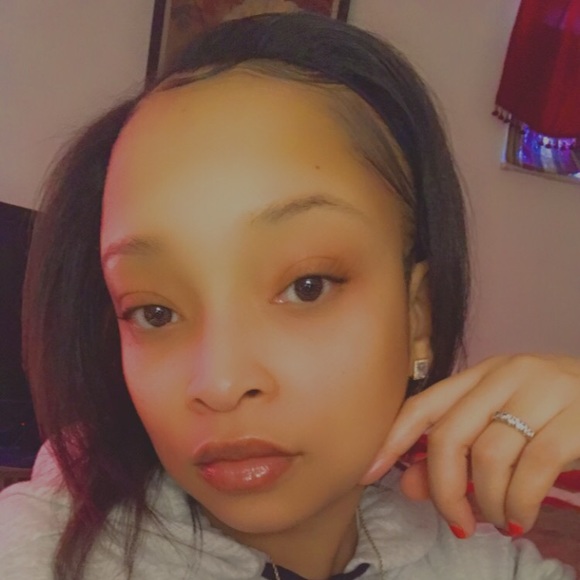 Profile Picture of Shiontay Dunston (@junebug2315) on Poshmark