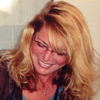 Profile Picture of Dawn Dobecki Tobey (@dawn.dobeckitobey) on Facebook