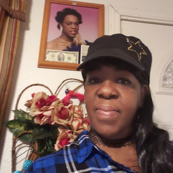 Profile Picture of Paula Thompkins (@paulathompkins) on Poshmark