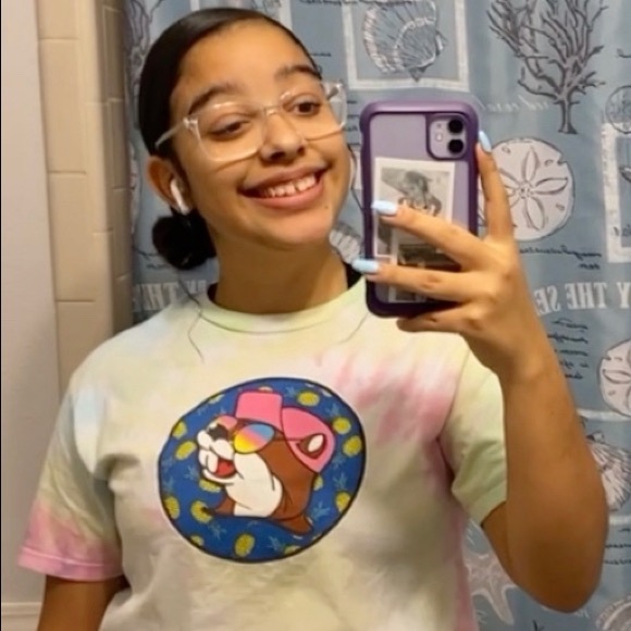 Profile Picture of Isabelle Kennedy (@isabellekennedy) on Poshmark