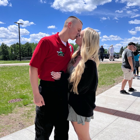 Profile Picture of Kendra Seidlitz (@kendraseidlitz) on Poshmark