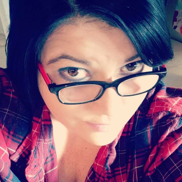 Profile Picture of Raven Perry (@rayperry1995) on Poshmark