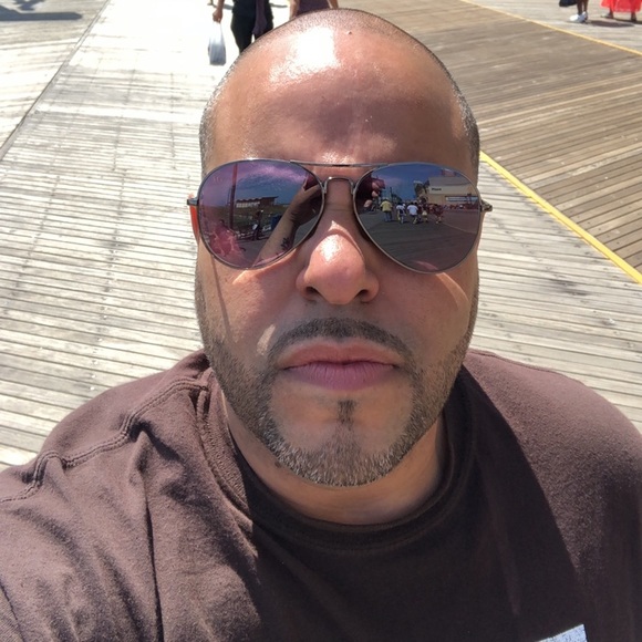 Profile Picture of Gabriel Irizarry (@gabrieliriza293) on Poshmark