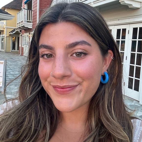 Profile Picture of Claire Schalk (@claireschalk) on Poshmark