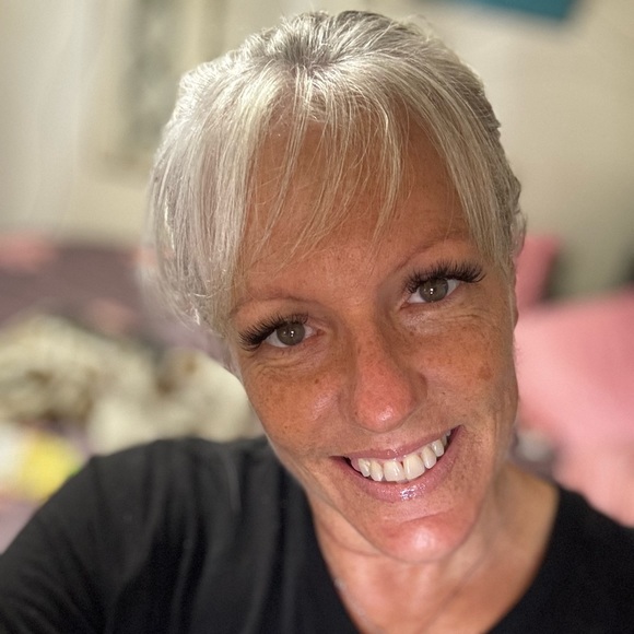 Profile Picture of Andrea Kitterlin (@andreakitterlin) on Poshmark