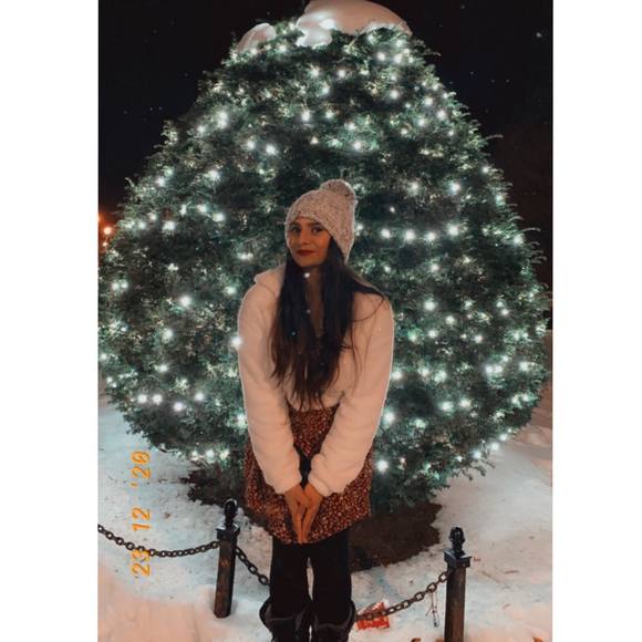 Profile Picture of Gomati Nandedkar (@gomatinandedkar) on Poshmark