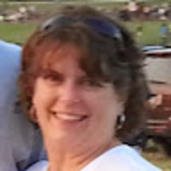 Profile Picture of Brenda Diveley (@bsdiveley622) on Poshmark