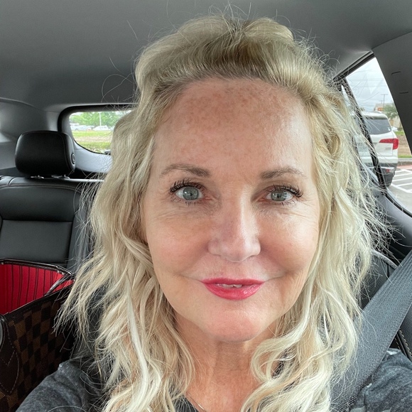 Profile Picture of Sheila Tweedt (@sheilatweedt) on Poshmark