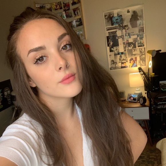 Profile Picture of Emma Lochhead (@emmalochhead11) on Poshmark