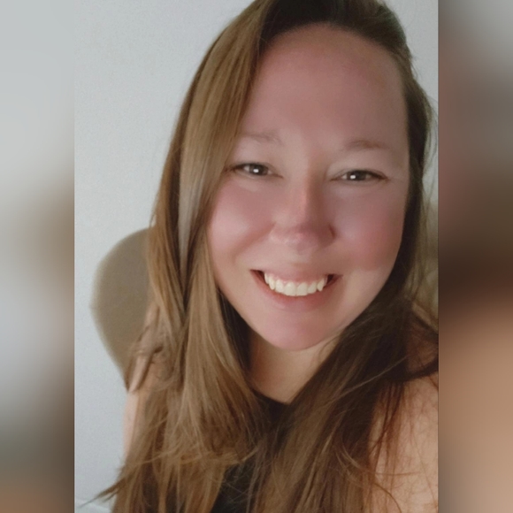 Profile Picture of Carleen Alioto (@realestphemale1) on Poshmark