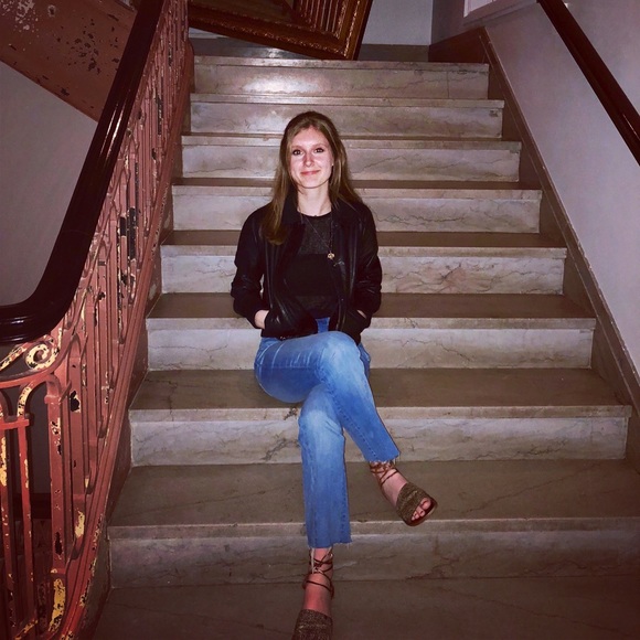 Profile Picture of Alice James (@jameac11) on Poshmark