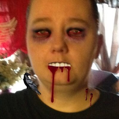 Profile Picture of Roxanne Moore (@foxiroxi421) on Twitter