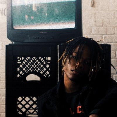 Profile Picture of Saint (@ren_iss_nce) on Twitter