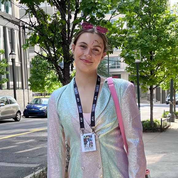 Kate Ness - Poshmark Profile Picture of Kate Ness (@thriftedfits13) on Poshmark