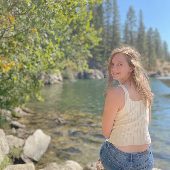Profile Picture of Avery jane Walcher (@ajwalcher) on Poshmark