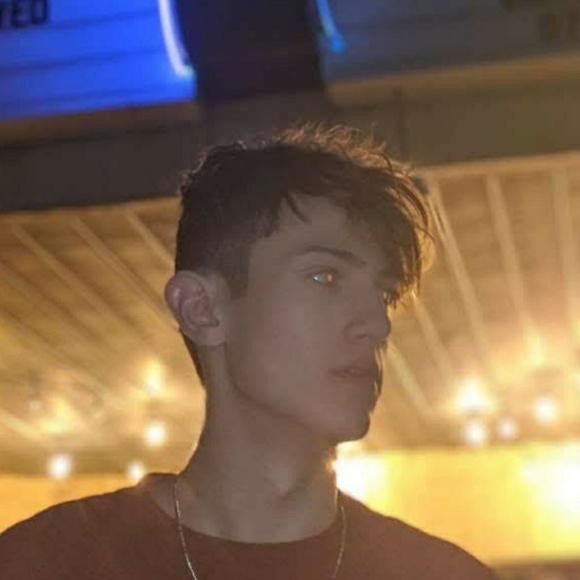 Profile Picture of Drew Maxwell (@d_max815) on Poshmark
