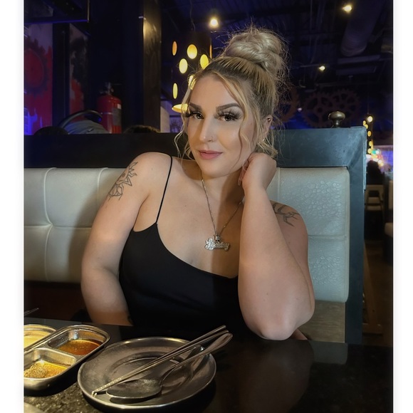 Profile Picture of Lindsay Blyseth (@lindslayyo1) on Poshmark